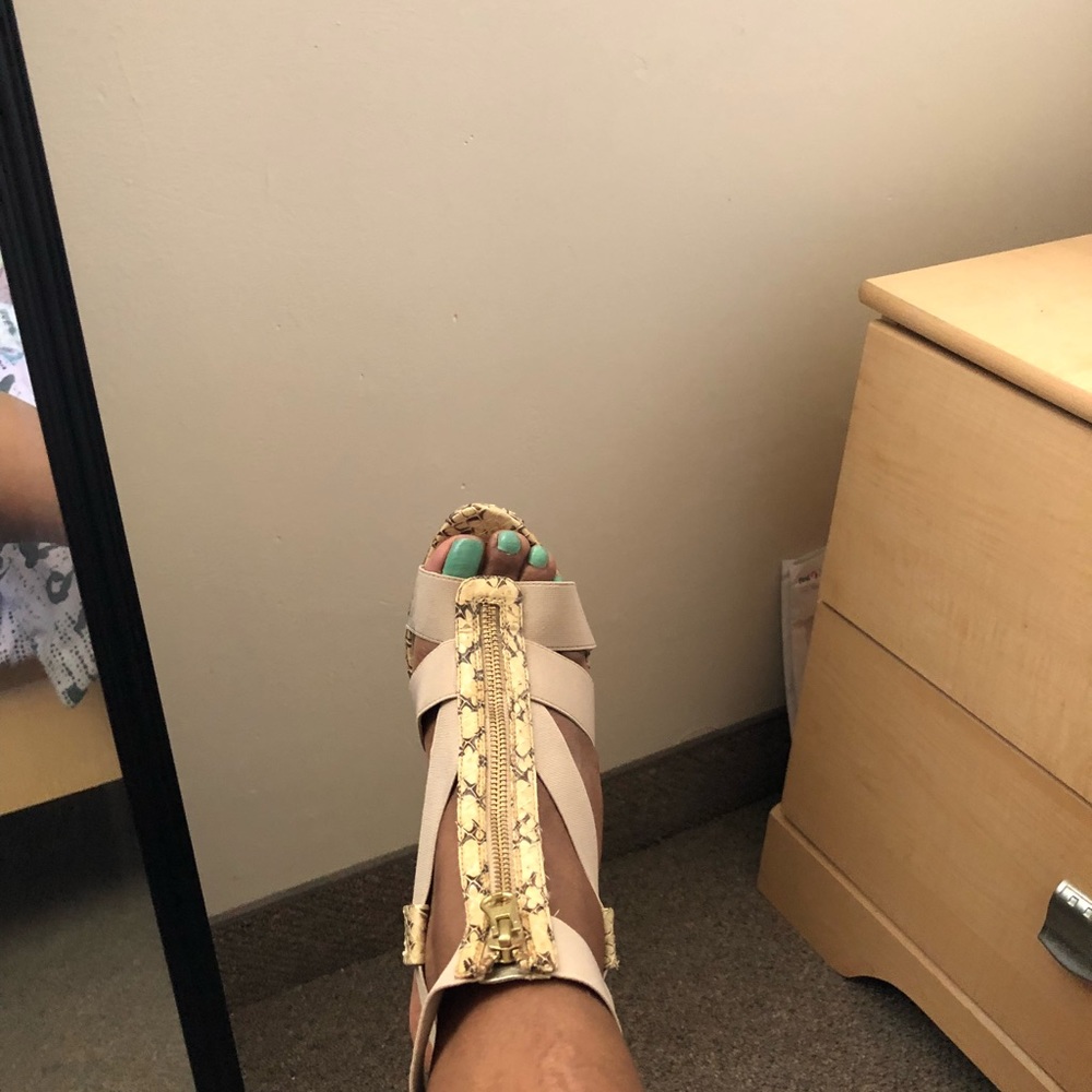 Front zip wedge heel